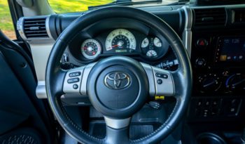 
									2014 Toyota FJ Cruiser full								